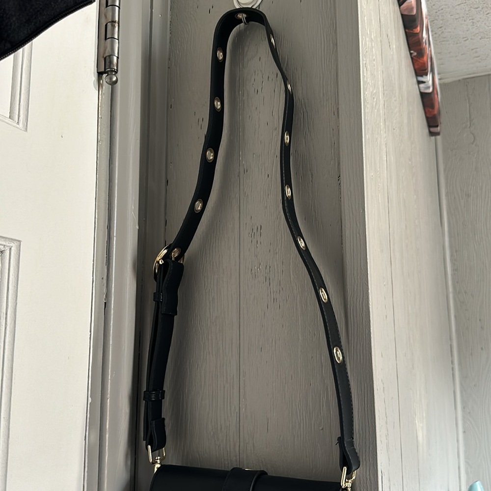 Crossbody - Picture 2 of 6